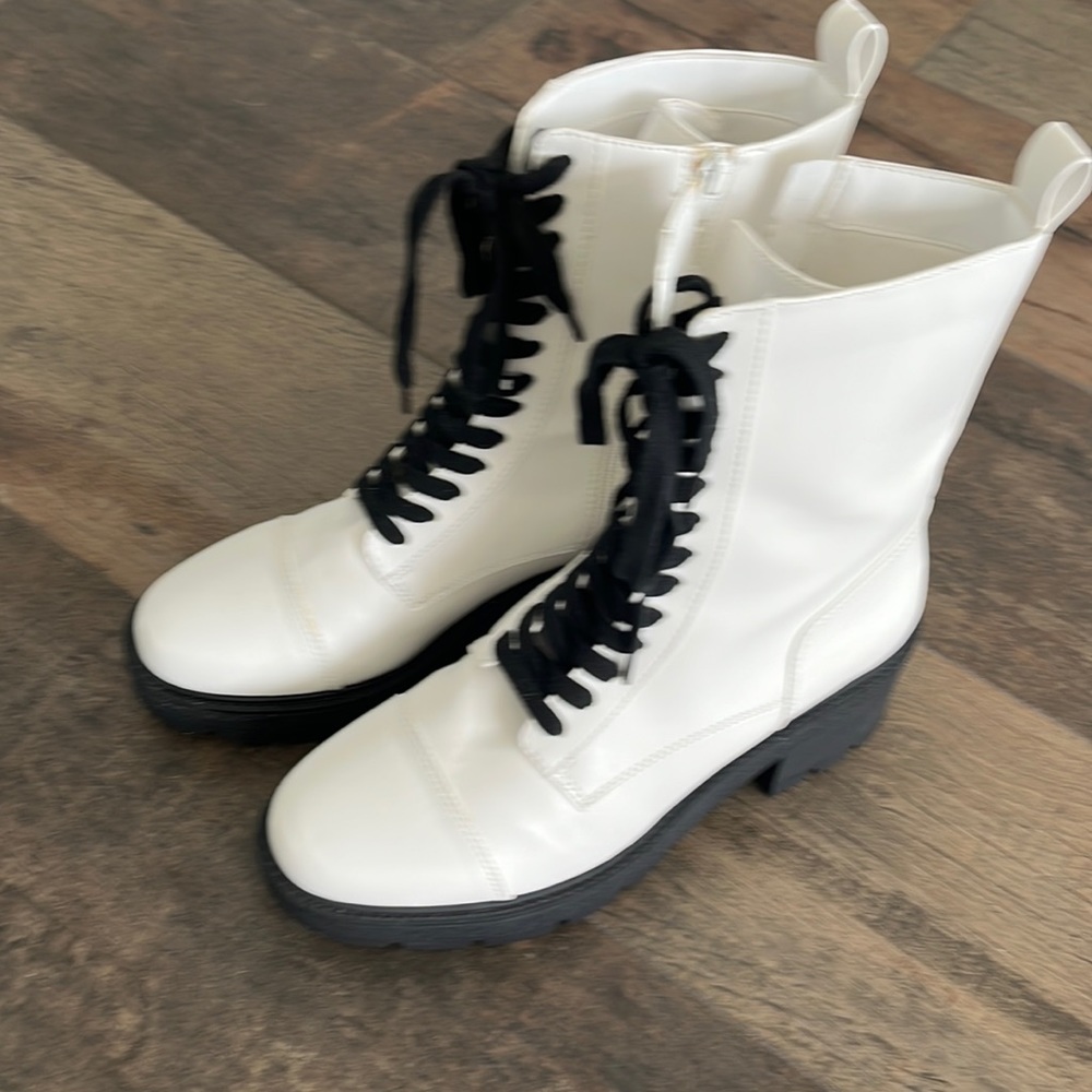 Forever 21 lace up zip up boots white with black sole and black laces
